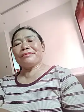 Snapshot of -Lytina- chatting on July 9, 6:28 am -Lytina- online show from July 9, 6:28 am