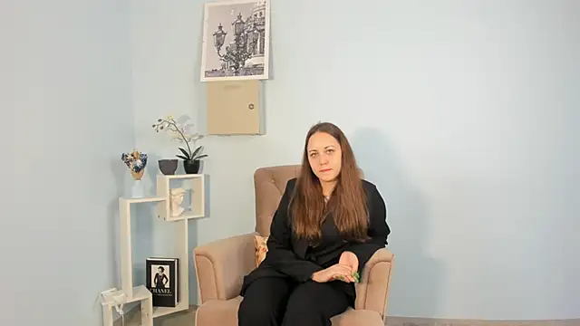 Snapshot of KarineDenick chatting on May 12, 6:32 am KarineDenick online show from May 12, 6:32 am