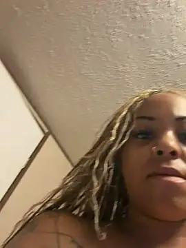 Snapshot of Missprettythang chatting on May 11, 5:21 pm Missprettythang online show from May 11, 5:21 pm