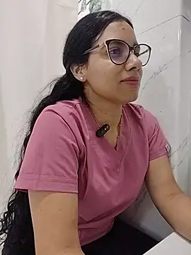 Snapshot of alanahot94 chatting on August 6, 9:28 pm alanahot94 online show from August 6, 9:28 pm