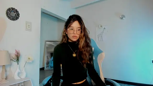Snapshot of Zoe_dear chatting on May 12, 9:23 pm Zoe dear online show from May 12, 9:23 pm