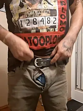 Snapshot of Texasboi3300 chatting on July 18, 6:50 am Texasboi3300 online show from July 18, 6:50 am