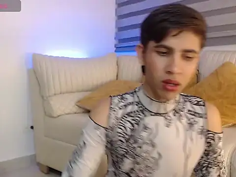 Snapshot of joshua_saenz_ chatting on July 4, 3:45 am joshua saenz online show from July 4, 3:45 am