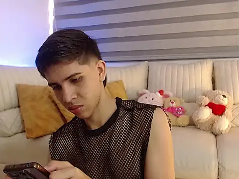 Snapshot of joshua_saenz_ chatting on July 14, 8:14 pm joshua saenz online show from July 14, 8:14 pm