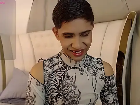 Snapshot of joshua_saenz_ chatting on July 17, 7:41 pm joshua saenz online show from July 17, 7:41 pm