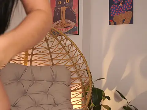 Snapshot of beauty_latina chatting on June 14, 1:25 am beauty latina online show from June 14, 1:25 am