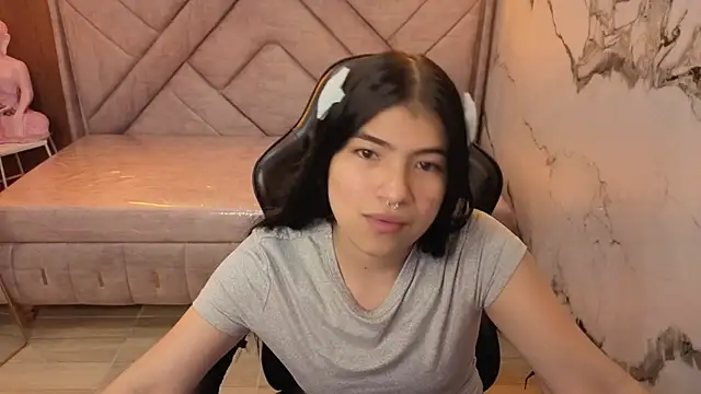 Snapshot of alesia_v_v chatting on July 18, 3:11 am alesia v v online show from July 18, 3:11 am