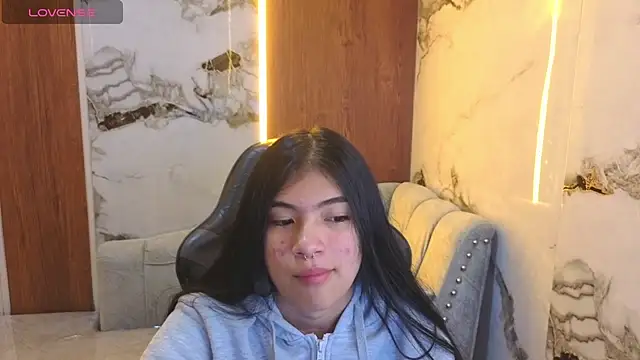 Snapshot of alesia_v_v chatting on July 29, 3:15 am alesia v v online show from July 29, 3:15 am