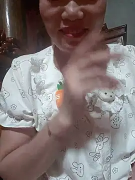 Snapshot of -Trici- chatting on June 25, 11:42 pm -Trici- online show from June 25, 11:42 pm
