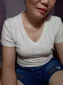 Snapshot of -Trici- chatting on June 26, 11:53 pm -Trici- online show from June 26, 11:53 pm