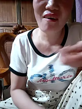 Snapshot of -Trici- chatting on June 27, 12:22 pm -Trici- online show from June 27, 12:22 pm