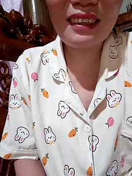 Snapshot of -Trici- chatting on June 30, 1:17 am -Trici- online show from June 30, 1:17 am