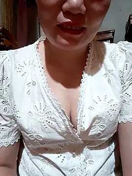 Snapshot of -Trici- chatting on July 7, 9:19 pm -Trici- online show from July 7, 9:19 pm