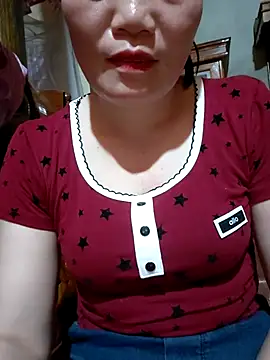 Snapshot of -Trici- chatting on July 10, 8:29 am -Trici- online show from July 10, 8:29 am