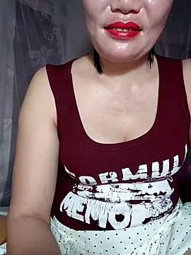 Snapshot of -Trici- chatting on July 13, 7:49 pm -Trici- online show from July 13, 7:49 pm