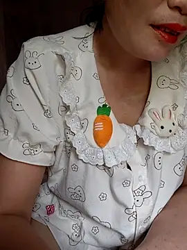 Snapshot of -Trici- chatting on July 14, 2:38 am -Trici- online show from July 14, 2:38 am