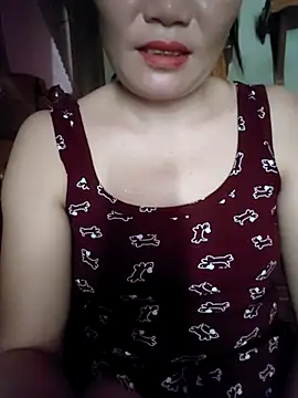 Snapshot of -Trici- chatting on July 16, 3:23 am -Trici- online show from July 16, 3:23 am