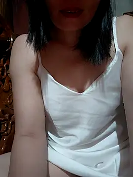Snapshot of -Trici- chatting on July 25, 11:24 pm -Trici- online show from July 25, 11:24 pm