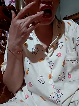 Snapshot of -Trici- chatting on July 26, 12:01 pm -Trici- online show from July 26, 12:01 pm
