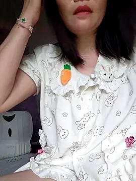 Snapshot of -Trici- chatting on August 3, 11:52 pm -Trici- online show from August 3, 11:52 pm