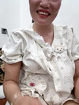 Snapshot of -Trici- chatting on August 4, 2:41 pm -Trici- online show from August 4, 2:41 pm