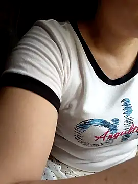 Snapshot of -Trici- chatting on August 5, 2:58 am -Trici- online show from August 5, 2:58 am