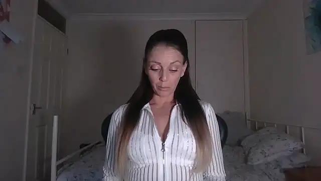 Snapshot of LouiseLovell chatting on May 17, 7:21 pm LouiseLovell online show from May 17, 7:21 pm