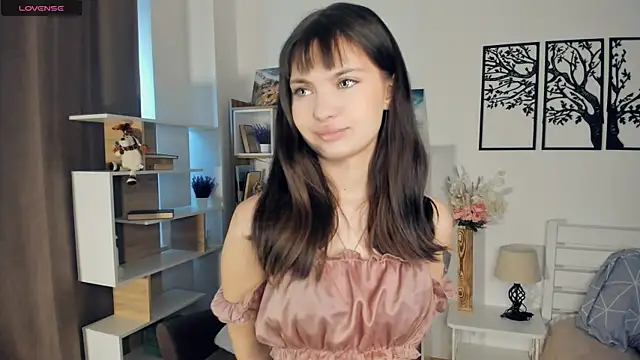 Snapshot of LupitaSolt chatting on June 1, 9:11 am LupitaSolt online show from June 1, 9:11 am