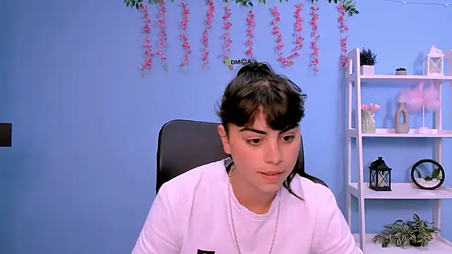 Snapshot of shadow_kiss_ chatting on June 20, 9:34 am shadow kiss online show from June 20, 9:34 am