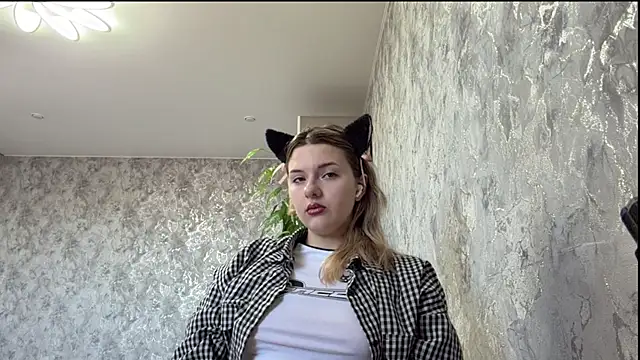 Snapshot of MichelleLasin chatting on May 10, 5:56 am MichelleLasin online show from May 10, 5:56 am