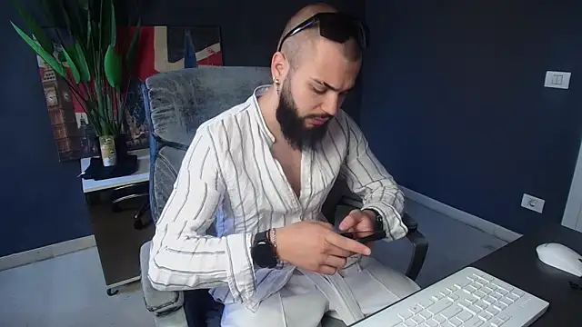 OscarWillss online show from June 18, 4:57 am