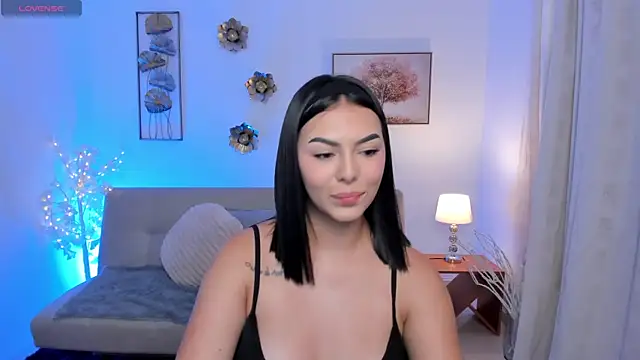Emma Moretti1 online show from May 26, 7:43 pm