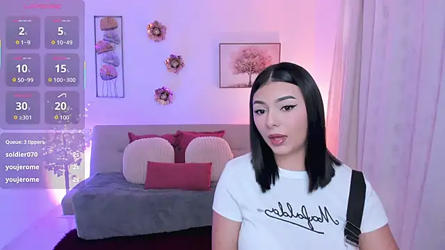 Emma Moretti1 online show from May 29, 7:56 pm
