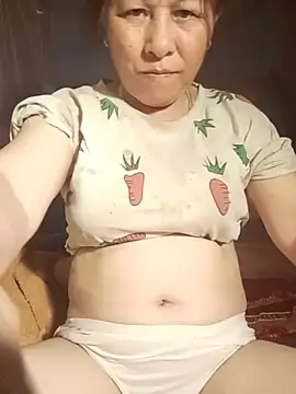 Snapshot of girl_cute69 chatting on June 15, 3:31 am girl cute69 online show from June 15, 3:31 am