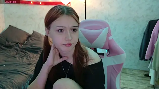 Snapshot of Luvellia chatting on June 23, 9:51 am Luvellia online show from June 23, 9:51 am