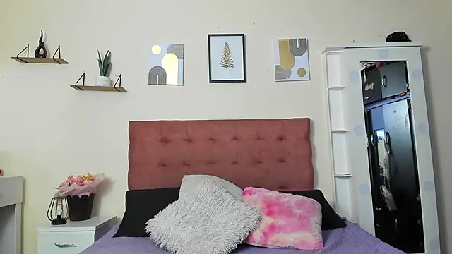 Snapshot of Natalia_Dahlia chatting on August 1, 9:57 pm Natalia Dahlia online show from August 1, 9:57 pm
