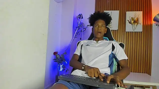 Afrowayuu online show from May 21, 5:42 pm