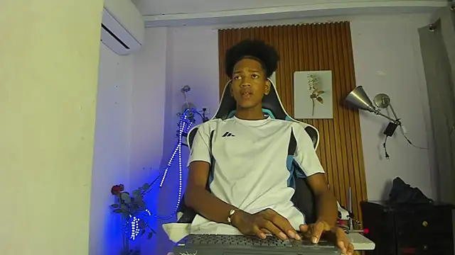 Afrowayuu online show from June 5, 5:40 pm