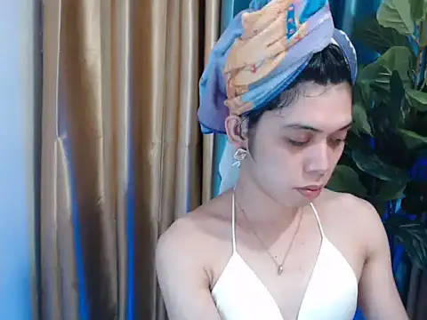 Snapshot of RoseAmarie chatting on August 2, 11:52 am RoseAmarie online show from August 2, 11:52 am