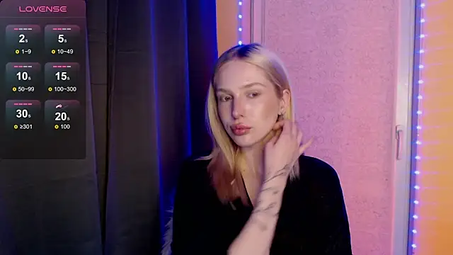 Snapshot of MichelleVelour chatting on May 11, 5:32 pm MichelleVelour online show from May 11, 5:32 pm