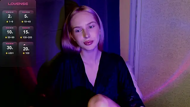 Snapshot of MichelleVelour chatting on May 20, 5:30 pm MichelleVelour online show from May 20, 5:30 pm