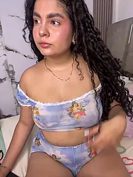 Snapshot of Yassy_11 chatting on May 10, 1:22 am Yassy 11 online show from May 10, 1:22 am