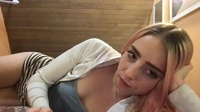 Roxybluee online show from June 2, 1:51 am