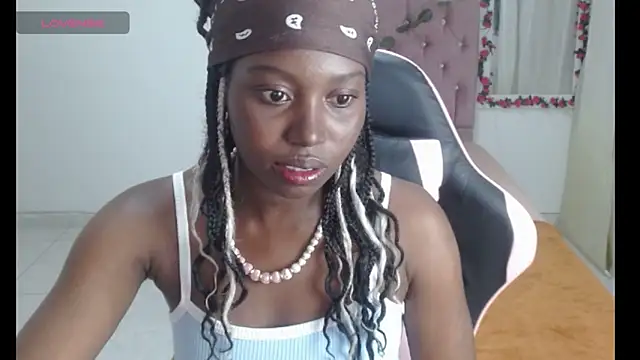 Snapshot of luna_bella160920 chatting on May 11, 7:33 pm luna bella160920 online show from May 11, 7:33 pm