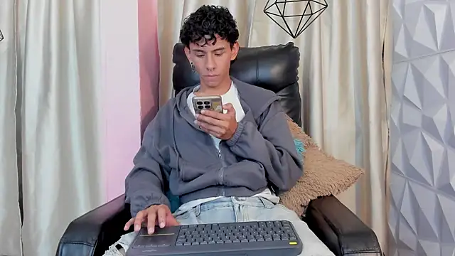 Snapshot of kairox_ chatting on June 23, 7:01 pm kairox online show from June 23, 7:01 pm