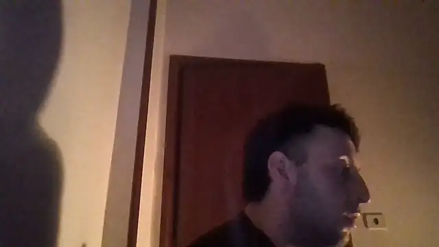 Snapshot of VincentZe99 chatting on May 17, 11:34 pm VincentZe99 online show from May 17, 11:34 pm