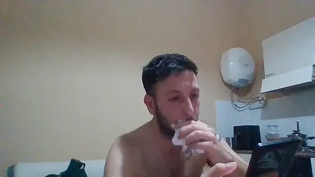 Snapshot of VincentZe99 chatting on June 13, 2:09 am VincentZe99 online show from June 13, 2:09 am