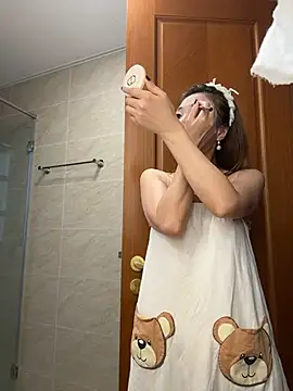 Snapshot of okgirl_23 chatting on June 4, 12:05 am okgirl 23 online show from June 4, 12:05 am