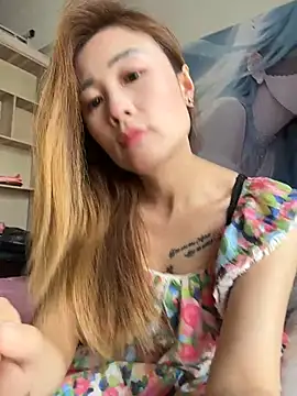 Snapshot of okgirl_23 chatting on July 29, 2:10 am okgirl 23 online show from July 29, 2:10 am