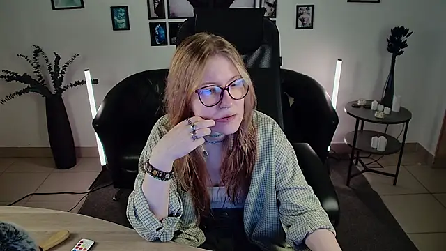 Snapshot of lanafitch chatting on June 25, 1:26 pm lanafitch online show from June 25, 1:26 pm
